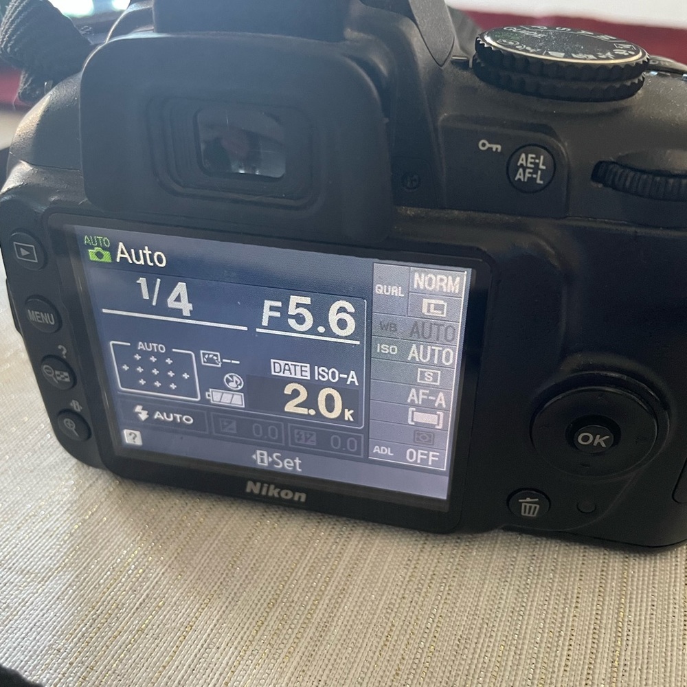 *SOLD* Nikon D3000 camera - Picture 5 of 6